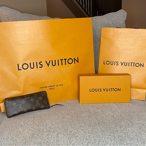 Authentic Louis Vuitton Wallet; Like New - Picture 2 of 16